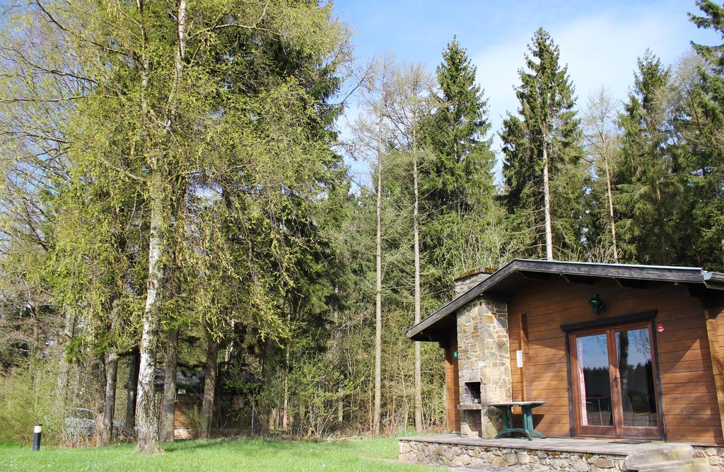 Village De Vacances De Vencimont Vonêche Exterior foto