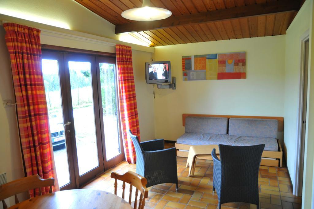 Village De Vacances De Vencimont Vonêche Zimmer foto
