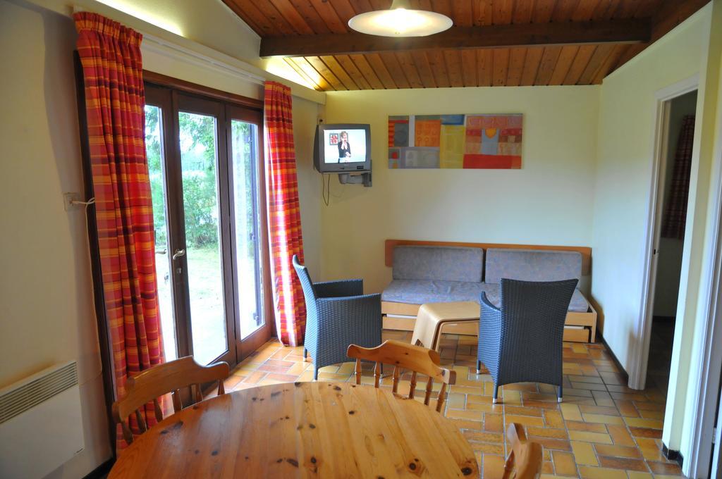 Village De Vacances De Vencimont Vonêche Zimmer foto