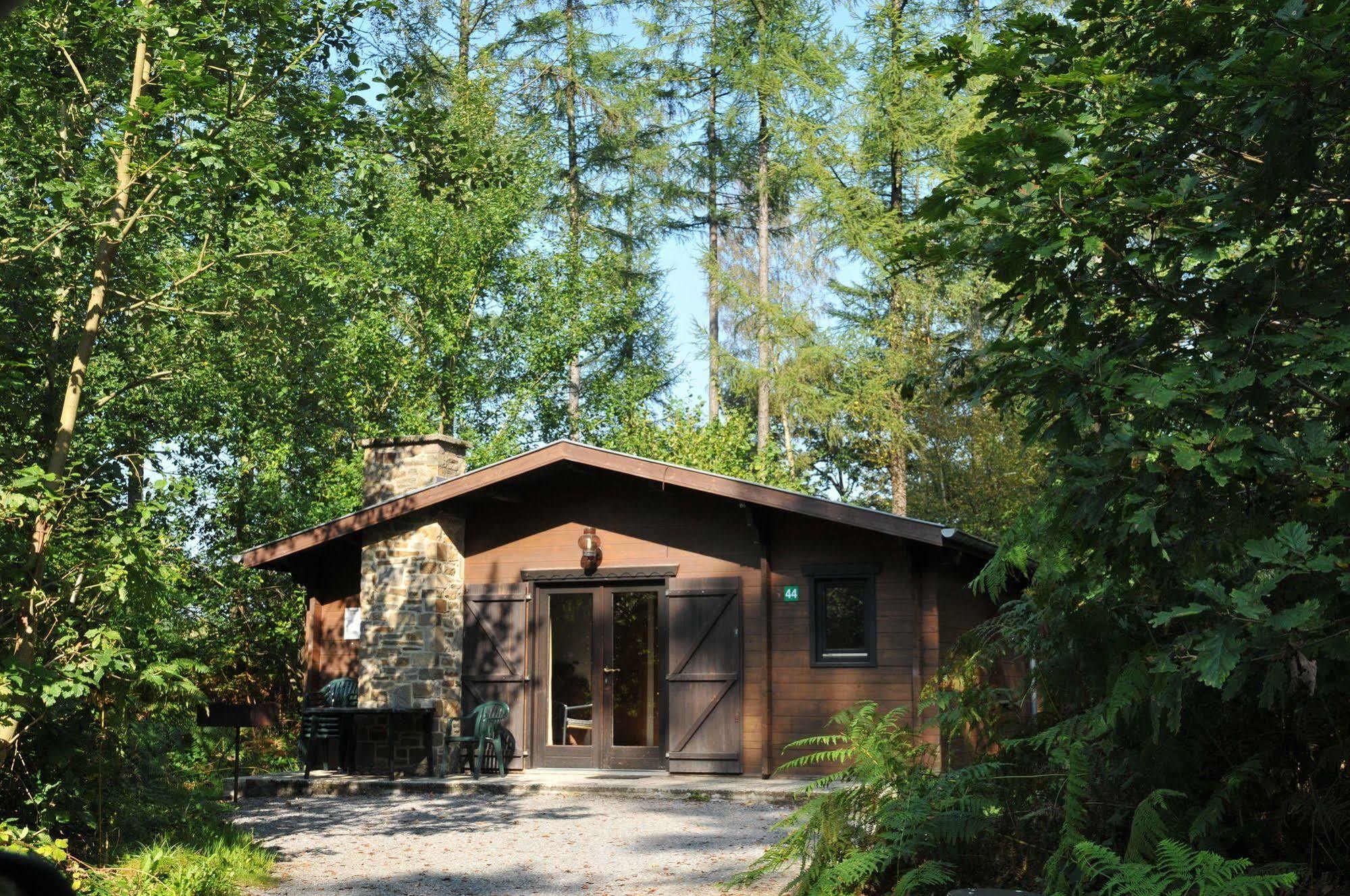 Village De Vacances De Vencimont Vonêche Exterior foto