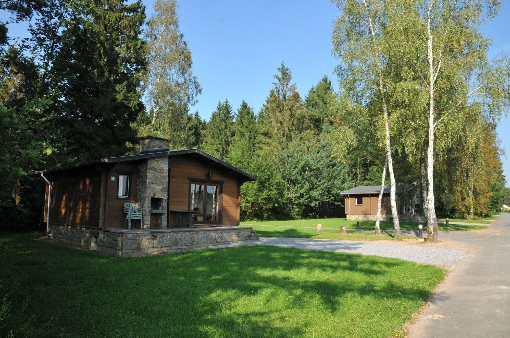 Village De Vacances De Vencimont Vonêche Exterior foto